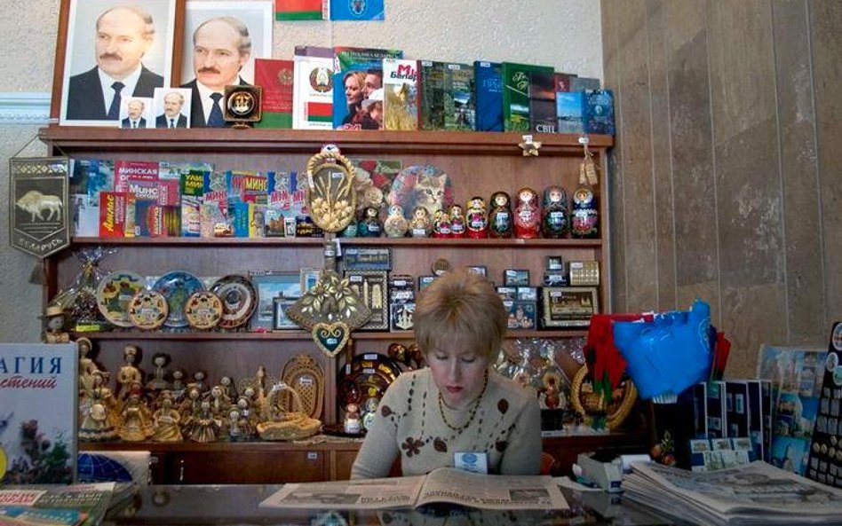 Białoruski dyktator obniża ceny i beszta rząd