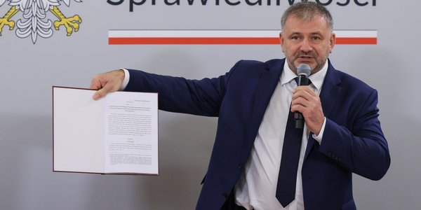 Maciej Gutowski, Piotr Kardas: Żółta kartka dla ustawy praworządnościowej