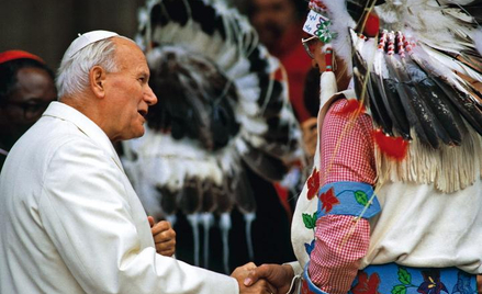 W 1986 r. Jan Paweł II zwołał do Asyżu przywódców wielu światowych religii, by wspólnie acz nie raze
