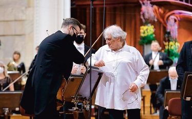 Jerzy Maksymiuk i Sinfonia Varsovia w covidowym obyczaju koncertowym