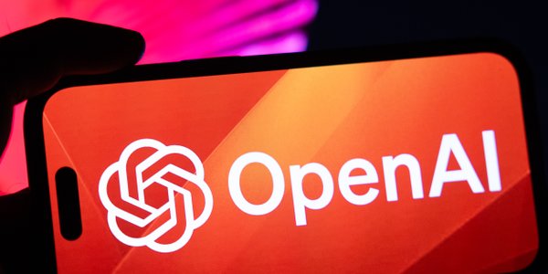 Gemini i Claude kruszą monopol OpenAI i jego ChatGPT. Boty p