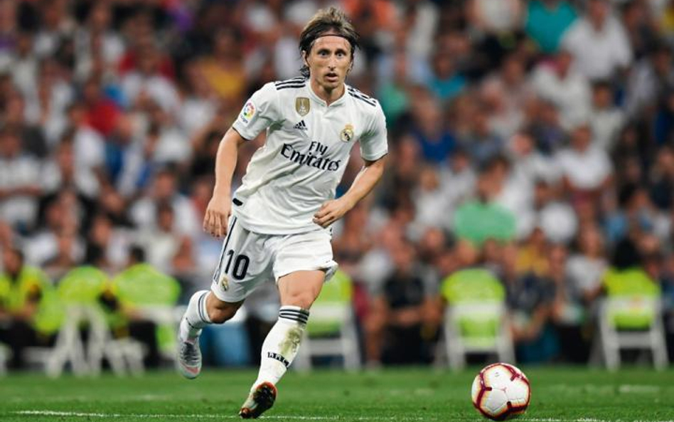 Luka Modrić, który poprowadził Real do trzeciego z rzędu zwycięstwa w Lidze Mistrzów, został wybrany