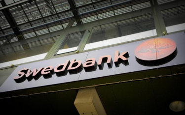 Inwestorzy wyprzedają akcje Swedbanku
