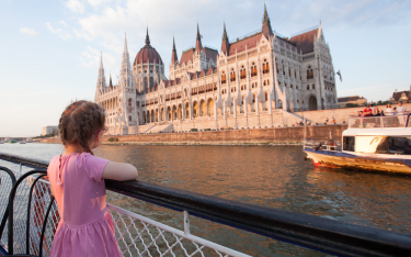 Liczba dzieci przypadających na jedną mieszkankę Węgier (na zdjęciu stolica kraju, Budapeszt) wzrosł