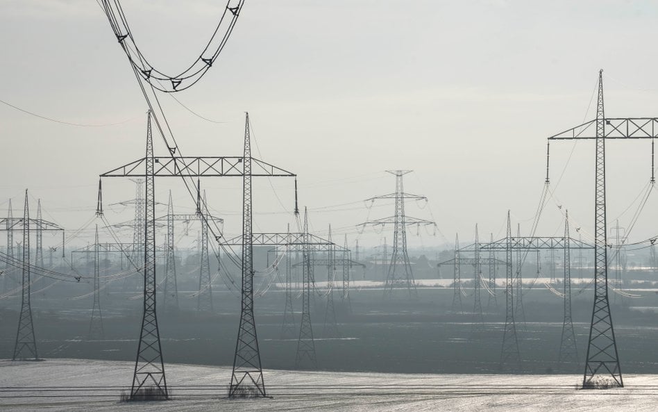 URE wzywa energetykę do dopłat. Chodzi o miliardy z systemu mrożenia cen