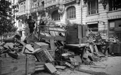 Fotoreporter. Wielokrotnie fotografował w strefach konfliktów zbrojnych oraz konsekwencje wojen m.in