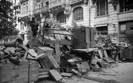 Fotoreporter. Wielokrotnie fotografował w strefach konfliktów zbrojnych oraz konsekwencje wojen m.in