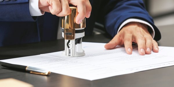 Język inkluzywny w urzędach: jak budować szacunek i precyzyjną komunikację