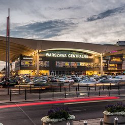 Z dworca Warszawa Centralna skorzystało w 2025 roku prawie 25 mln pasażerów, jednak najbardziej obci
