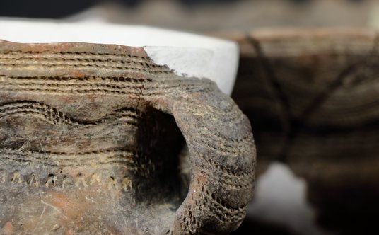 Naczynia kultury złockiej ze zbiorów MZS fot. S.Mroczka