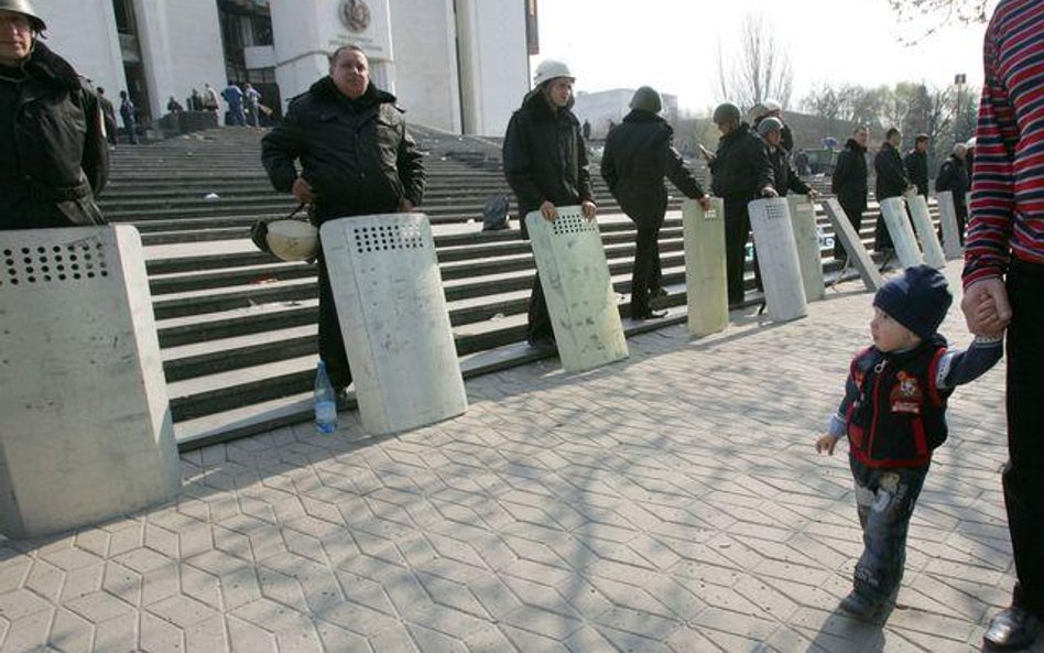 Mołdawia: policja otoczyła parlament