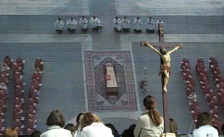 Krakowskie Błonia - transmisja z pogrzebu Jana Pawła II