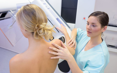 Jakość zdjęcia mammograficznego zależy od proporcji tkanki gruczołowej i tłuszczowej w piersiach.