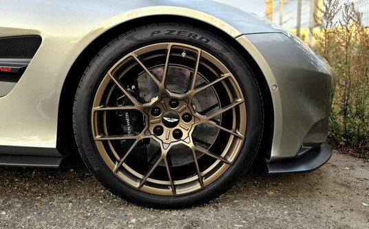 Aston Martin Vanquish