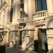 Marka Chanel w ostatnich latach konsekwentnie podnosiła ceny swoich produktów. Klientek to jednak ni