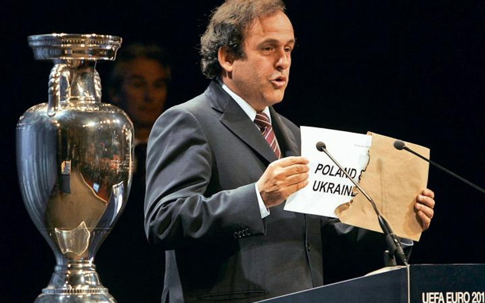 18 kwietnia 2007 roku w Cardiff Michel Platini ogłosił, że Euro w 2012 roku zorganizuje Polska i Ukr