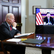 Prezydent USA Joe Biden podczas rozmowy z prezydentem Chin Xi Jinpingiem