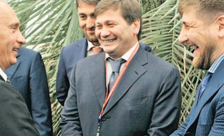 Wazelina dla PutinaPutin w otoczeniu lizusów