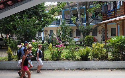 Pensjonaty, apartamenty i hoteliki czasem toną w zieleni