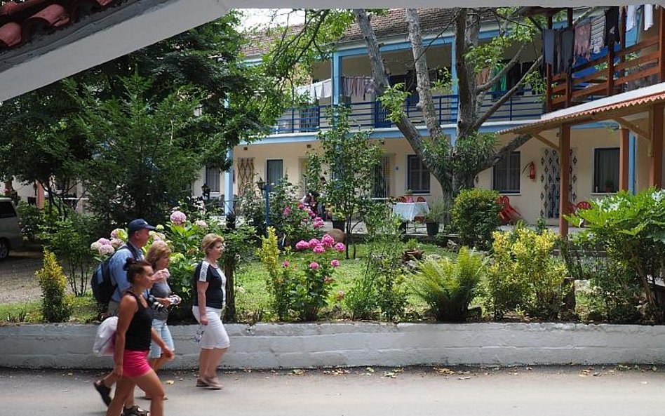 Pensjonaty, apartamenty i hoteliki czasem toną w zieleni