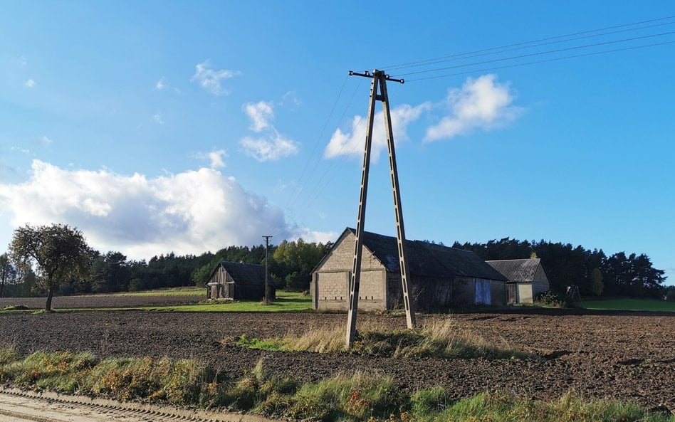 Słupy energetyczne z PRL na cudzych działkach. SN rozstrzygnie kwestię zasiedzenia
