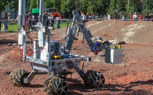 Studenci ze Studenckiego Koła Astronautycznego cały czas doskonalą swojego łazika Sirius II