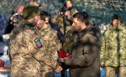 Ukraina: Przed spotkaniem z Putinem Zełenski pojechał na front