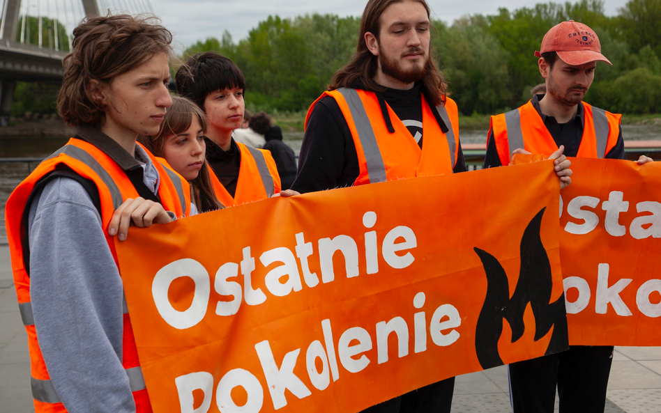 Aktywiści grupy Ostatnie Pokolenie zapowiedzieli kolejne protesty. Zablokują mosty w Warszawie?