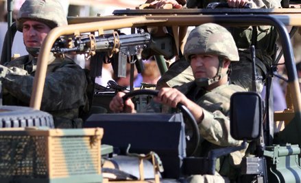 Turecka armia: Trzech naszych żołnierzy zginęło w nalocie syryjskiego lotnictwa