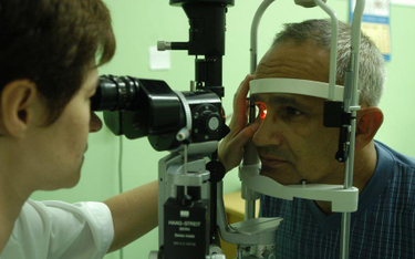Chorzy z Polski operują oczy w Niemczech i Czechach na koszt NFZ