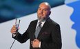 Operator Witold Płóciennik z nagrodą za zdjęcia w filmie "Ikar. Legenda Mietka Kosza" podczas 44. Fe