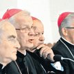 Biskupi (od lewej: biskup Henryk Hoser, arcybiskup Józef Michalik, metropolita kardynał Stanisław Dz