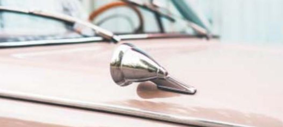 Bawarski klasyk ma za sobą częściową renowację. W tamtym czasie lusterka umieszczone z przodu były c