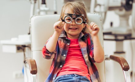 Dzieci powinny spędzać więcej czasu na zewnątrz, by uchronić się przed krótkowzrocznością