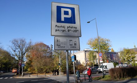 Będą zmiany w strefach płatnego parkowania. Chodzi o opłatę za brak opłaty