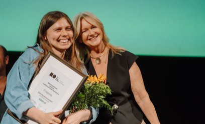 Klaudia Fortuniak, laureatka II Nagrody i Grażyna Torbicka, dyrektorka festiwalu