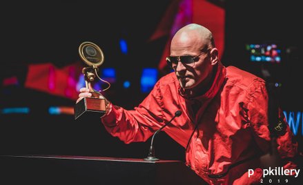 Paluch odbierający statuetkę Rapera Roku