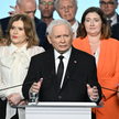 Prezes PiS Jarosław Kaczyński oraz politycy partii podczas konferencji prasowej w siedzibie Prawa i 