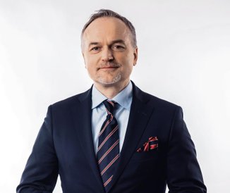 Dyplom Szkoły Głównej Handlowej w Warszawie ma m.in. Czesław Warsewicz, prezes PKP Cargo, który skoń