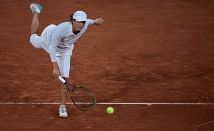 Iga nie schodzi z chmur