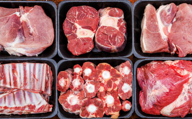Taniejące mięso wysyła rolników na autostrady