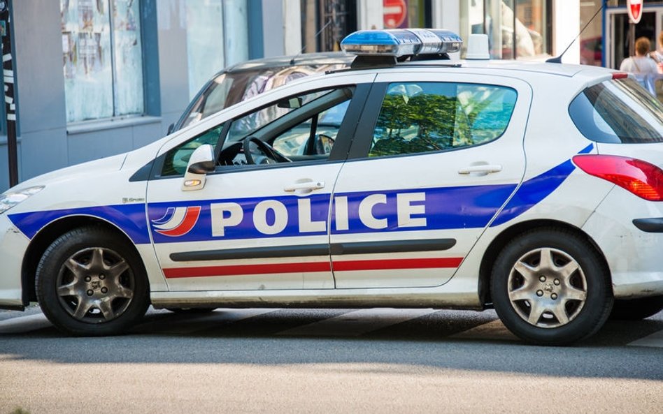Francuska policja kpi z przełożonych: Terroryści, przechodźcie tylko na zielonym świetle