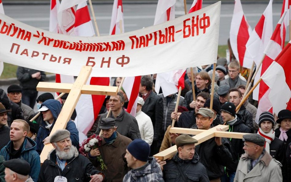 Demonstracja pamięci ofiar stalinizmu w Mińsku. 3 listopada 2013 r.