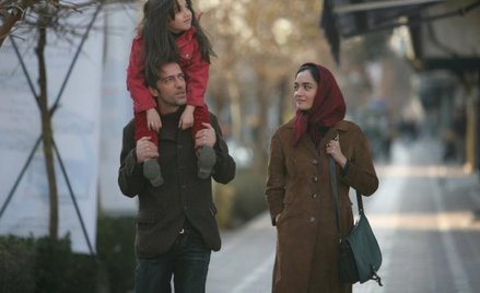 Ali Alawi (Rafi Pitts) na spacerze z żoną Sarą (Mitra Hajjar)