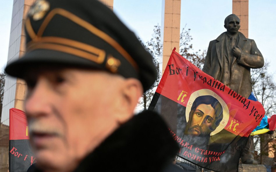Kult Stepana Bandery (na zdjęciu jego pomnik we Lwowie) i UPA szkodzi relacjom Polski z Ukrainą