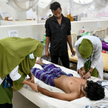 Chorzy na dengę wypełniają szpitale w Bangladeszu