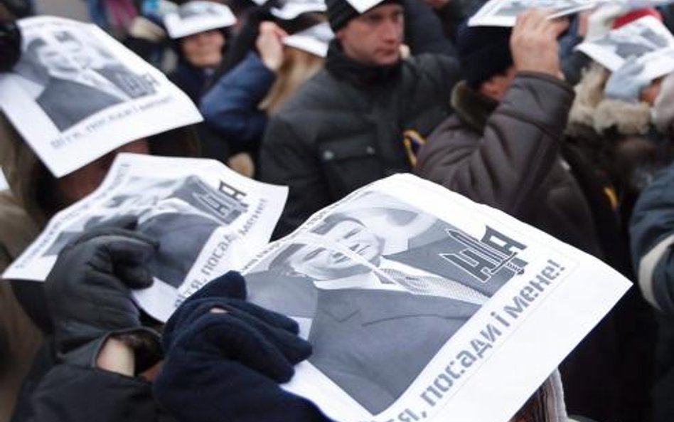 We wtorek tysiące Ukraińców protestowało na kijowskim Majdanie przeciw umowie z Rosją