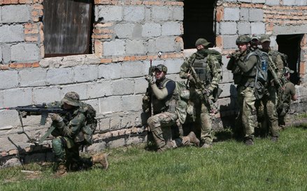 Żołnierze na poligonie w Wędrzynie