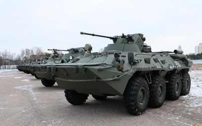Białoruskie wojska lądowe odebrały partię kołowych bojowych wozów piechoty BTR-82A.