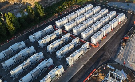 Droga do niezależności energetycznej: jak magazynowanie energii wspiera bezpieczeństwo dostaw